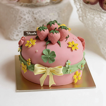 原创可爱公主风翻糖鲜奶蛋糕